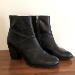 Frye Georgia Black Zip Heeled Bootie Sz 9